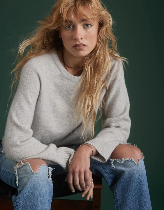 AE77 Premium Oversized Cropped Cashmere Sweater - Image 2